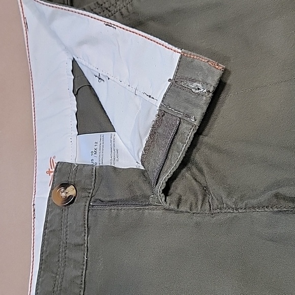 Dockers Size 10 Dark Olive Green Bermuda Length Chino Shorts, Gently Used - Picture 9 of 11